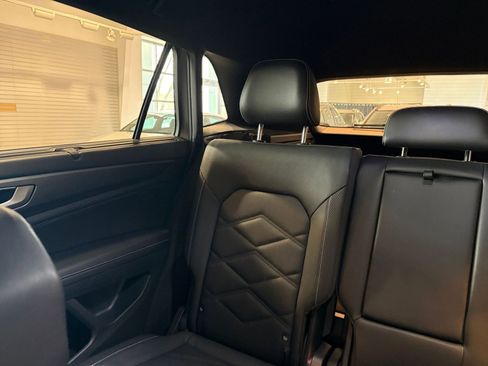 Used 2025 Volkswagen Atlas Cross Sport SE image 39