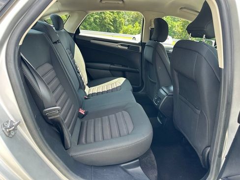 Used 2018 Ford Fusion SE w/ Fusion SE Technology Package FWD image 20
