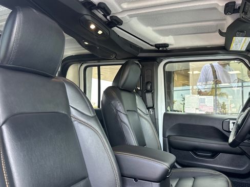 New 2025 Jeep Gladiator Sport image 16