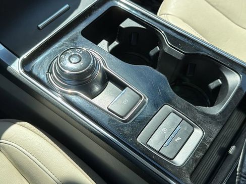 Used 2020 Ford Edge Titanium image 34