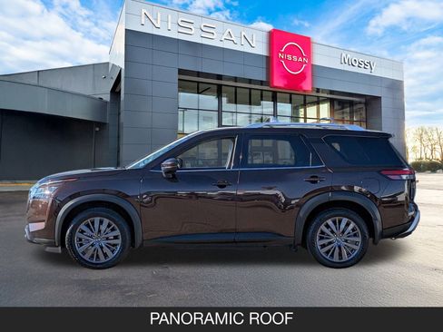 Used 2022 Nissan Pathfinder SL w/ SL Premium Package image 6