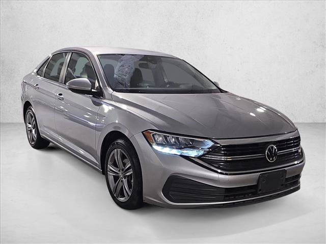 Used 2024 Volkswagen Jetta SE FWD image 3