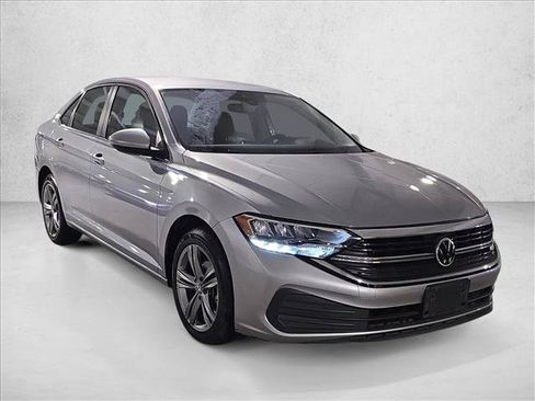 Used 2024 Volkswagen Jetta SE FWD image 3