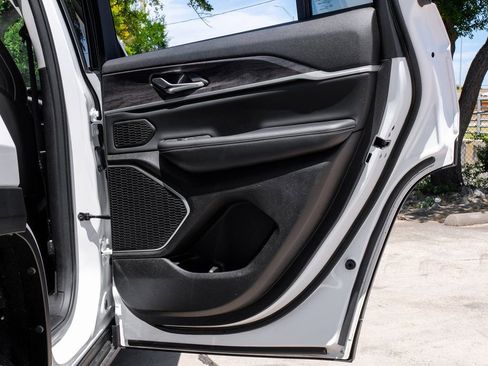 Used 2022 Jeep Grand Cherokee Limited image 58