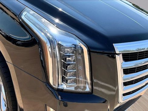 Used 2020 Cadillac Escalade Luxury AWD/4WD image 28