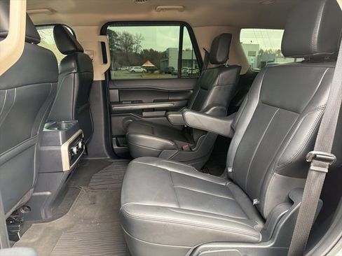 Used 2024 Ford Expedition XLT image 29