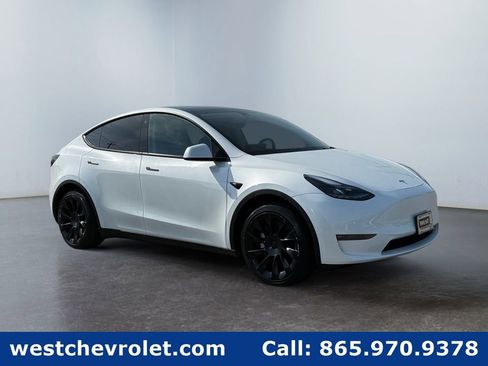Used 2023 Tesla Model Y AWD image 1