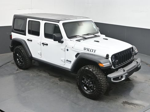 Used 2024 Jeep Wrangler Unlimited AWD/4WD image 32