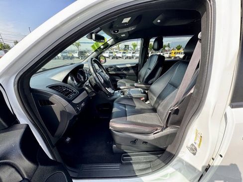 Used 2019 Dodge Grand Caravan GT image 9