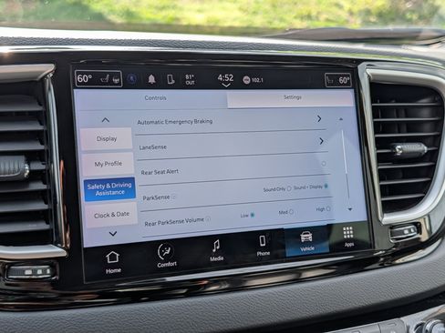 Used 2023 Chrysler Pacifica Touring-L image 22