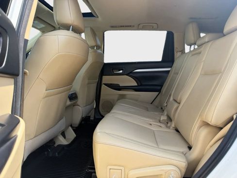 Used 2018 Toyota Highlander XLE w/ Protection Package #3 AWD/4WD image 12