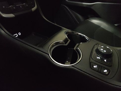 Used 2024 GMC Terrain SLT image 26