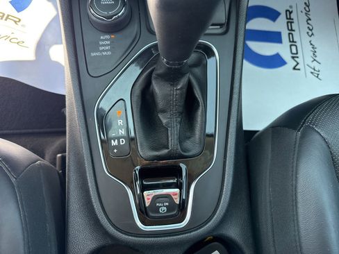 Used 2019 Jeep Cherokee Limited AWD/4WD image 21