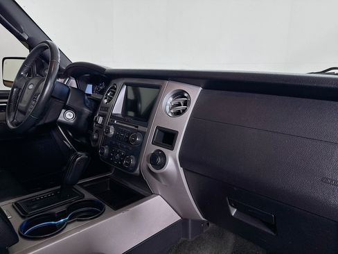 Used 2017 Ford Expedition XLT w/ Equipment Group 202A AWD/4WD image 41