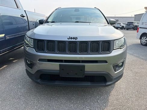 Used 2019 Jeep Compass Latitude FWD image 2