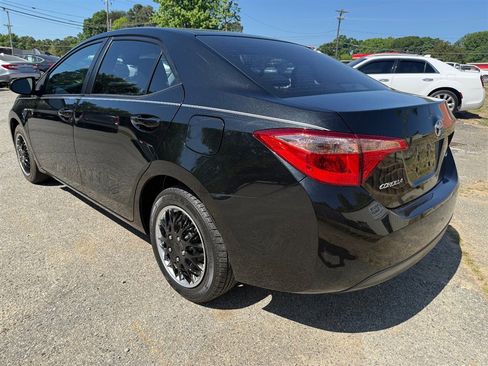 Used 2019 Toyota Corolla LE FWD image 3