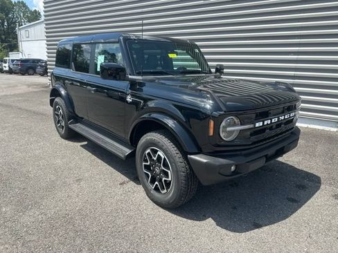 New 2026 Ford Bronco Outer Banks AWD/4WD image 1