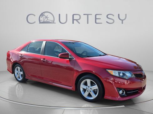 Used 2014 Toyota Camry SE FWD image 9