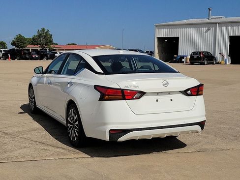 Used 2025 Nissan Altima 2.5 SV FWD image 4