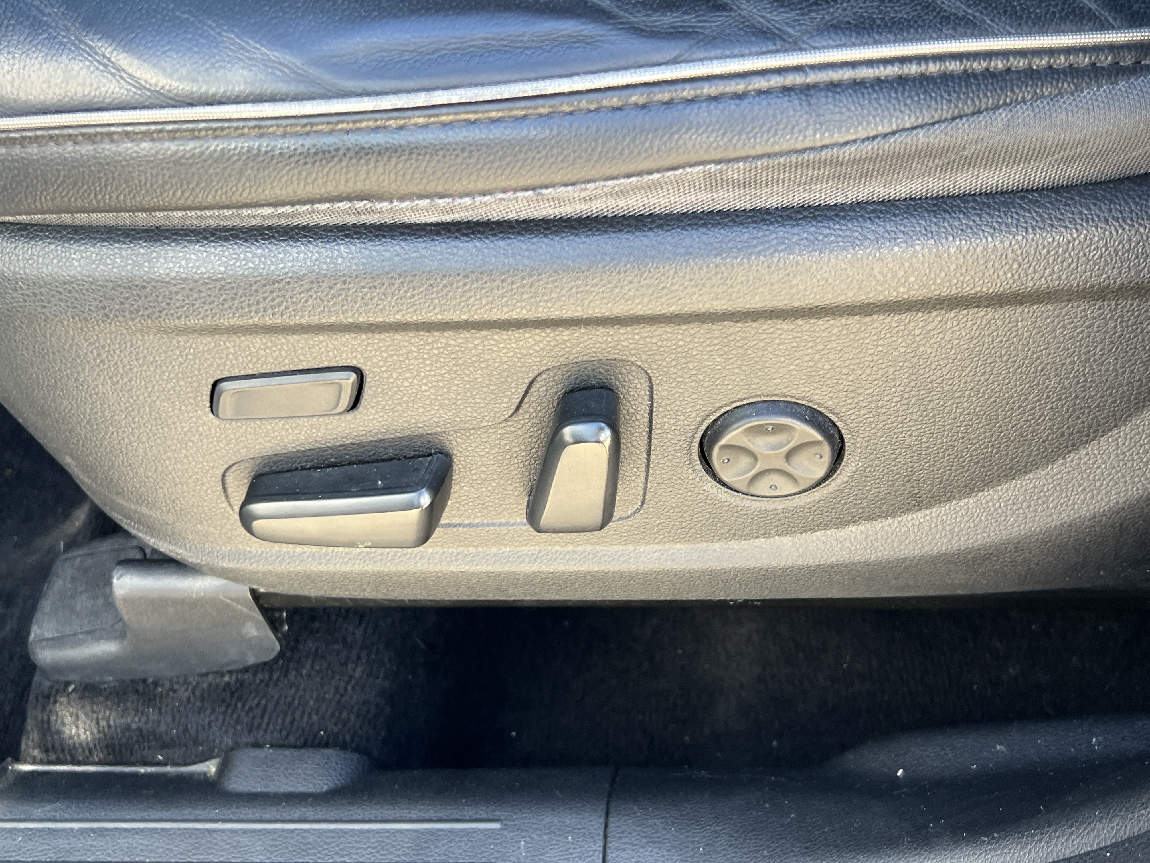 Used 2021 Hyundai Santa Fe Limited FWD image 26