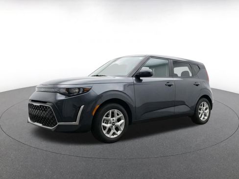Used 2025 Kia Soul LX w/ LX Technology Package FWD image 3