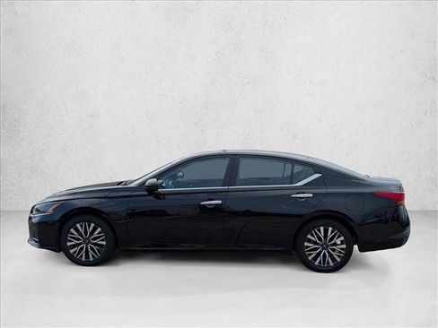 Used 2025 Nissan Altima 2.5 SV FWD image 9