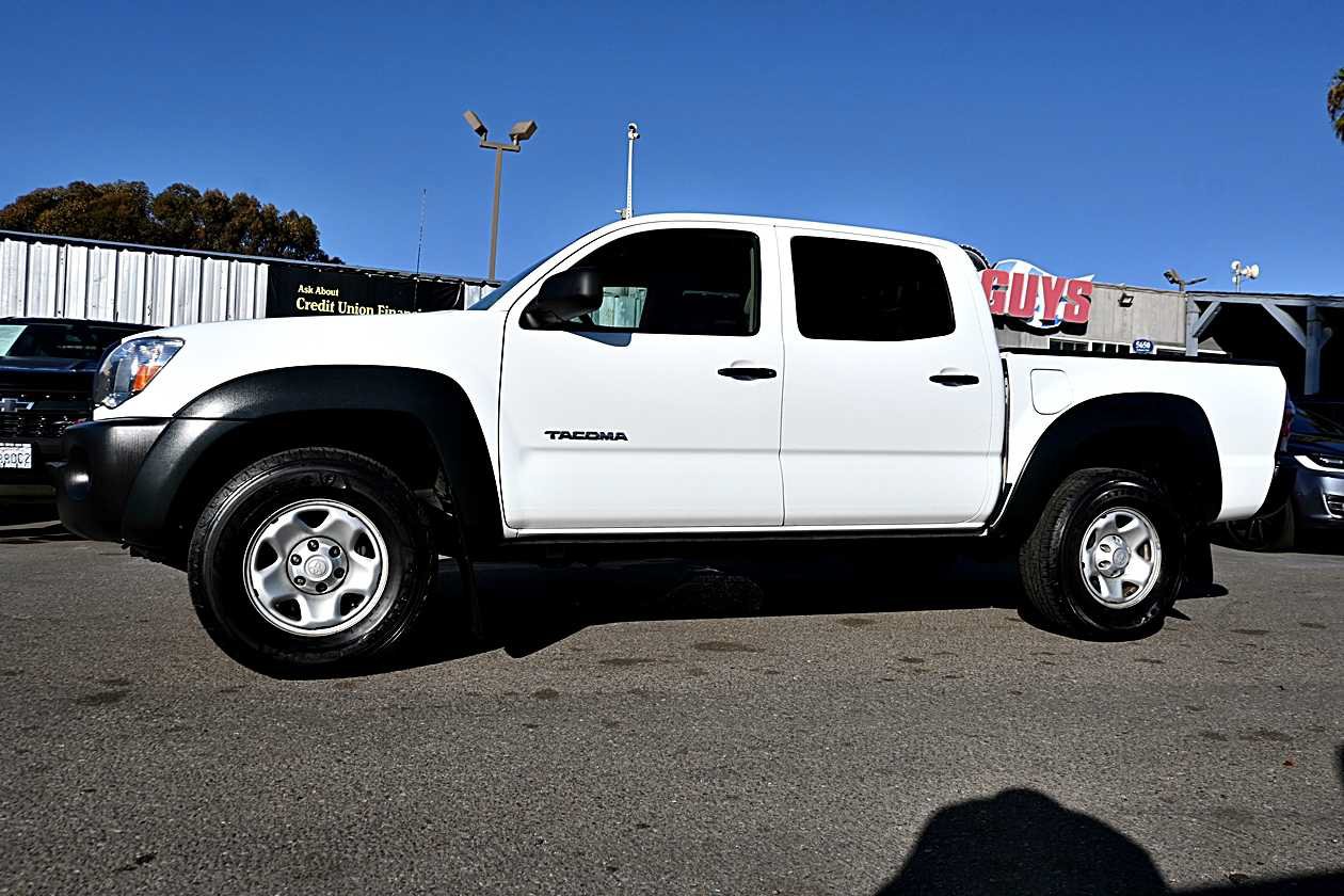 Used 2011 Toyota Tacoma PreRunner w/ Towing Pkg RWD image 4