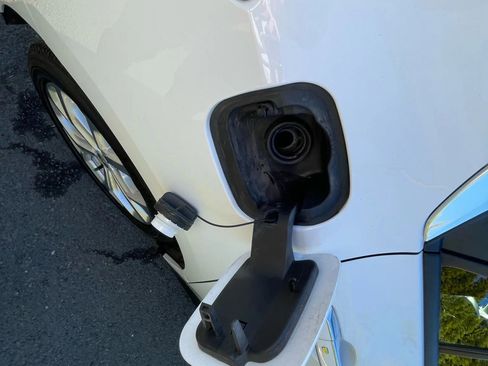 Used 2017 Chevrolet Volt Premier w/ Driver Confidence II Package image 51