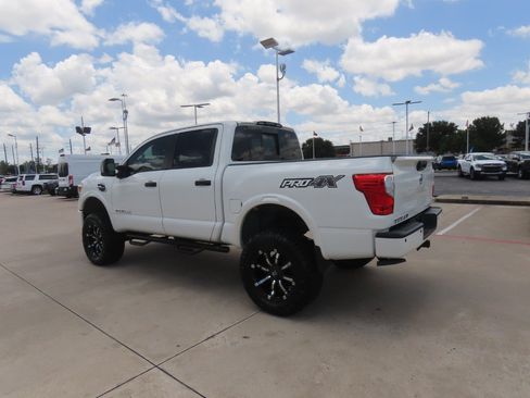 Used 2017 Nissan Titan PRO-4X w/ Pro-4x Convenience Package AWD/4WD image 16