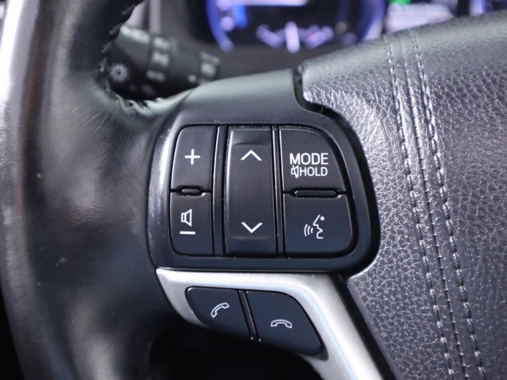 Used 2017 Toyota Highlander XLE AWD/4WD image 11