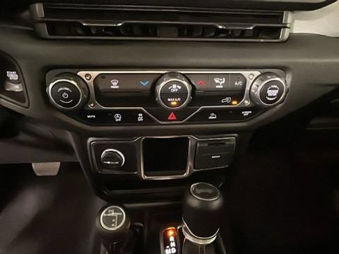 Used 2024 Jeep Wrangler Sport AWD/4WD image 21