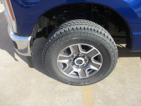 New 2026 Ford F250 Lariat w/ FX4 Off-Road Package image 3