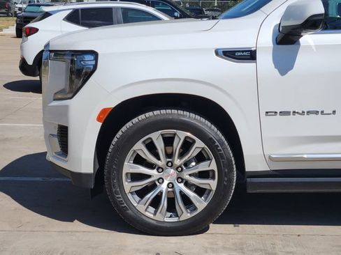 Used 2022 GMC Yukon Denali w/ Denali Premium Package AWD/4WD image 8