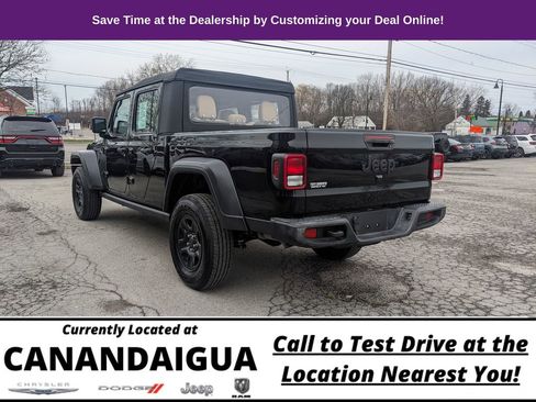 Used 2022 Jeep Gladiator Sport AWD/4WD image 9