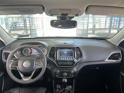 Used 2022 Jeep Cherokee Limited image 9