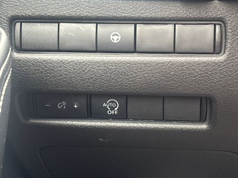 Used 2023 Nissan Rogue SV image 24