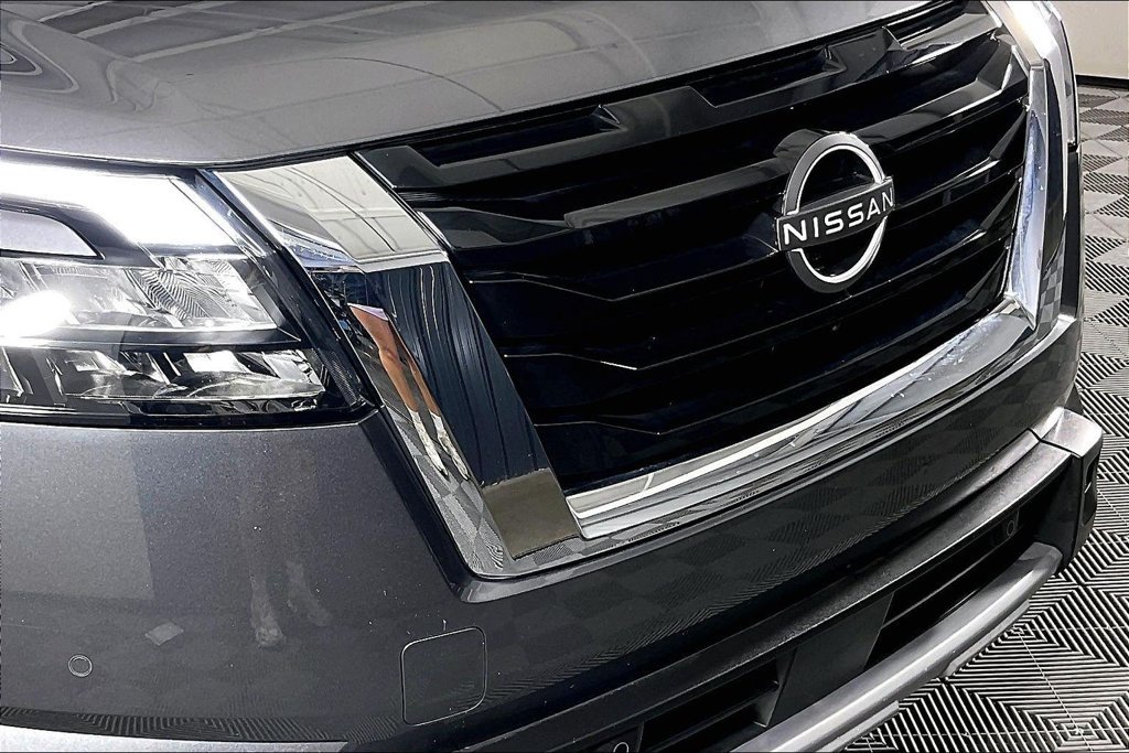 Used 2025 Nissan Pathfinder SL AWD/4WD image 36