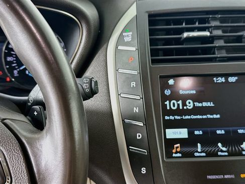 Used 2017 Lincoln MKC Select w/ Select Plus Package AWD/4WD image 18