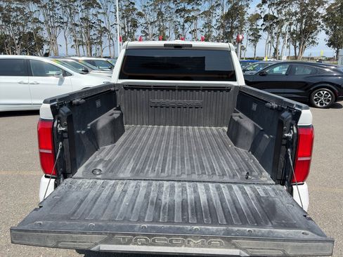 Used 2025 Toyota Tacoma TRD Off-Road AWD/4WD image 5