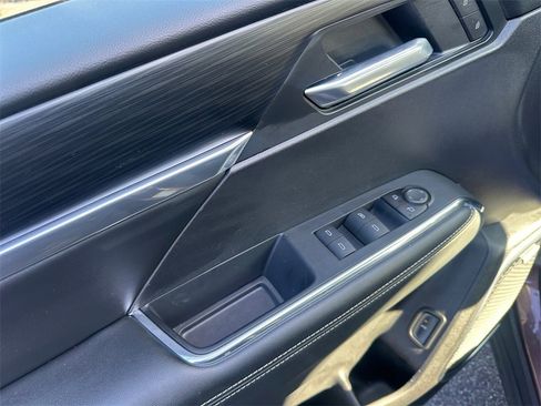 Used 2025 GMC Acadia Elevation image 28