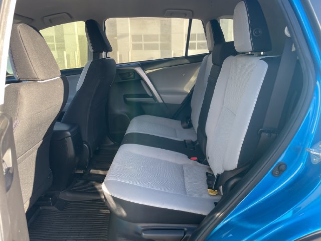Used 2018 Toyota RAV4 LE AWD/4WD image 27