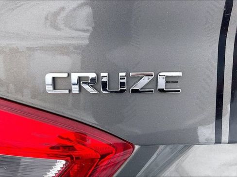 Used 2017 Chevrolet Cruze LT image 30