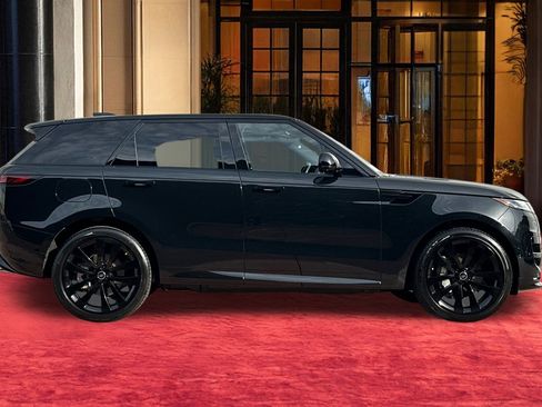 Used 2025 Land Rover Range Rover Sport Dynamic SE image 9