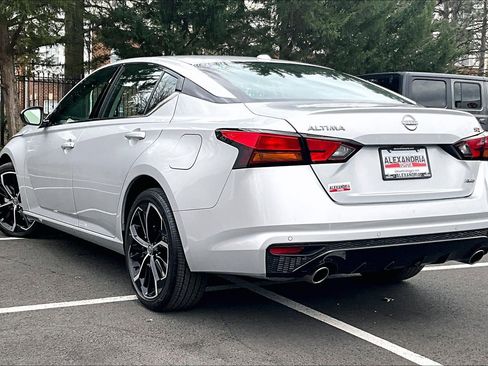 Used 2025 Nissan Altima 2.5 SR image 11