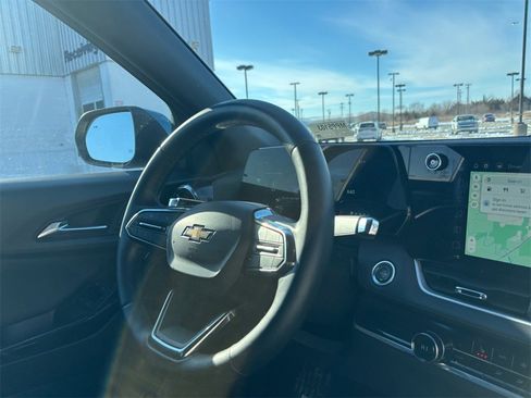 Used 2025 Chevrolet Equinox LT w/ Convenience Package II image 18