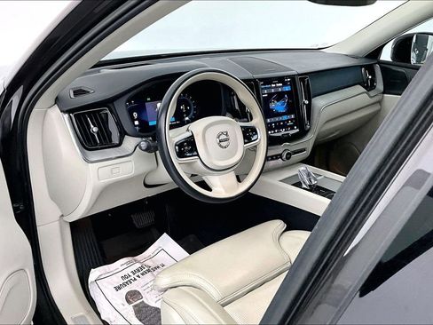 Certified 2023 Volvo XC60 B5 Ultimate w/ Climate Package image 18