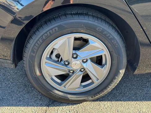 Used 2024 Hyundai Elantra SE image 5