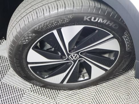 Used 2025 Volkswagen Taos SE AWD/4WD image 20