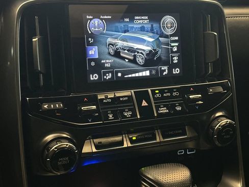 Used 2023 Lexus LX 600 F Sport w/ Accessory Package (Z1) AWD/4WD image 21