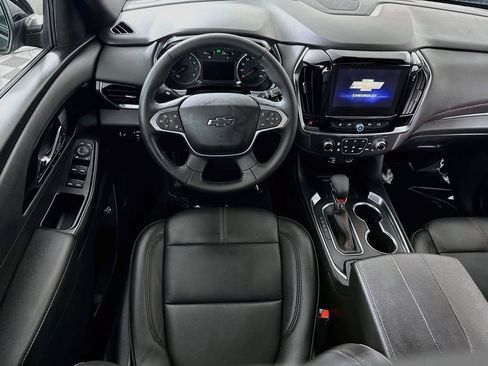 Used 2023 Chevrolet Traverse RS AWD/4WD image 3